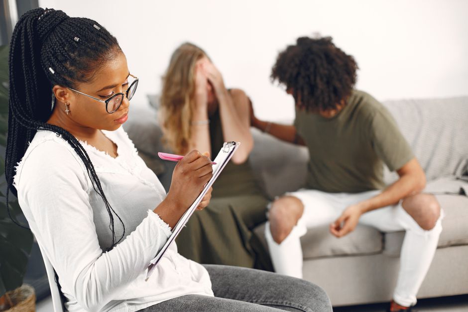 A facilitated group therapy support session
